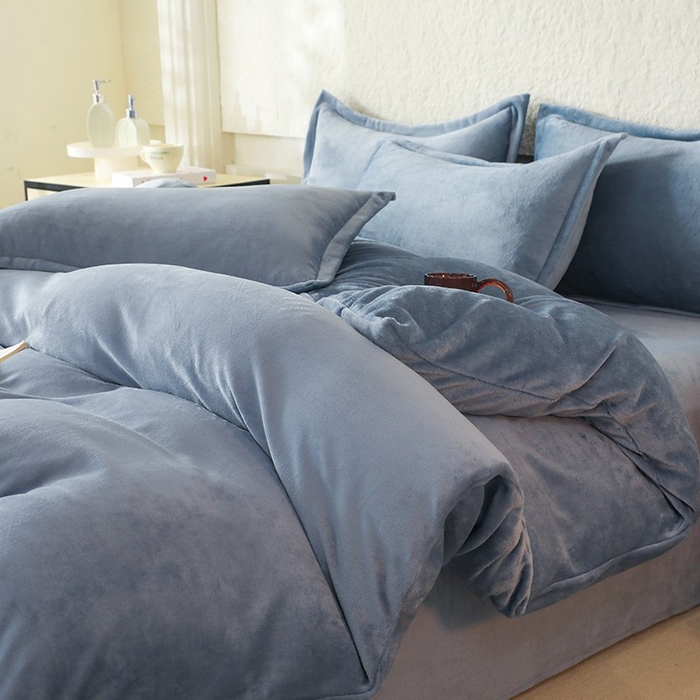 91家纺网 家纺一手货源 找家纺 优家居 2025秋冬高克重牛奶绒四件套纯色简约日式风床单款被套 星空蓝