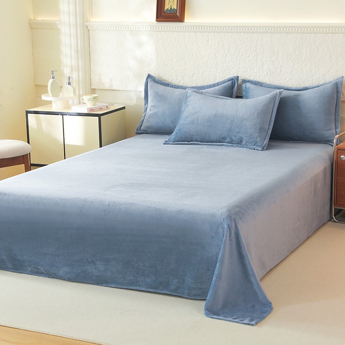 91家纺网 家纺一手货源 找家纺 优家居 2025秋冬高克重牛奶绒四件套纯色简约日式风床单款被套 星空蓝