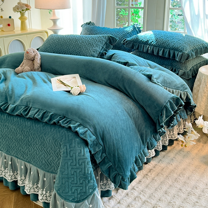 91家纺网 家纺一手货源 找家纺 优家居 2025秋冬高克重牛奶绒夹棉床盖四件套纯色蕾丝边花边刺绣法式公主风床裙款被套床罩夹棉床裙 灰湖绿