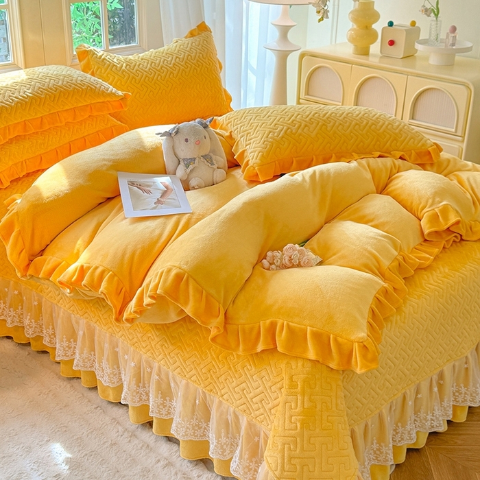 91家纺网 家纺一手货源 找家纺 优家居 2025秋冬高克重牛奶绒夹棉床盖四件套纯色蕾丝边花边刺绣法式公主风床裙款被套床罩夹棉床裙 奶酪黄