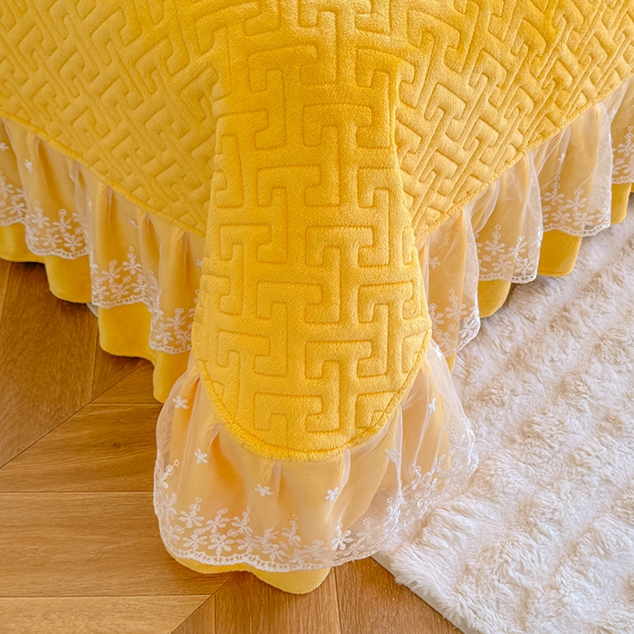 91家纺网 家纺一手货源 找家纺 优家居 2025秋冬高克重牛奶绒夹棉床盖四件套纯色蕾丝边花边刺绣法式公主风床裙款被套床罩夹棉床裙 奶酪黄