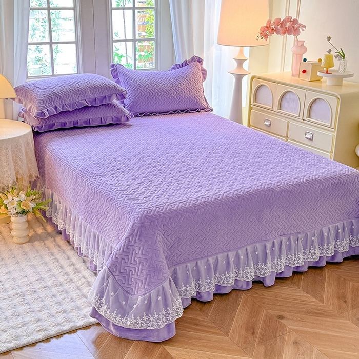 91家纺网 家纺一手货源 找家纺 优家居 2025秋冬高克重牛奶绒夹棉床盖四件套纯色蕾丝边花边刺绣法式公主风床裙款被套床罩夹棉床裙 香芋紫