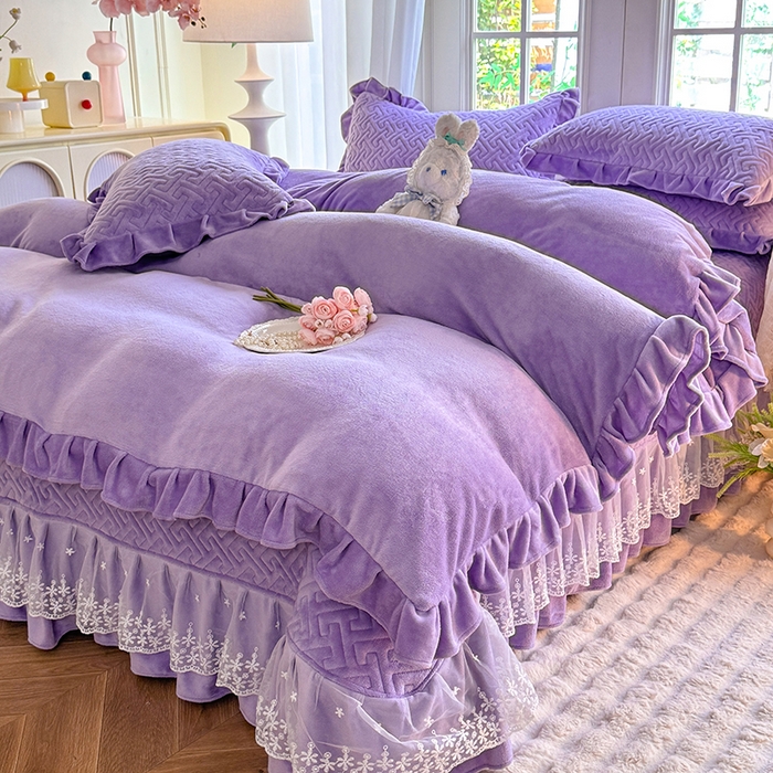 91家纺网 家纺一手货源 找家纺 优家居 2025秋冬高克重牛奶绒夹棉床盖四件套纯色蕾丝边花边刺绣法式公主风床裙款被套床罩夹棉床裙 香芋紫