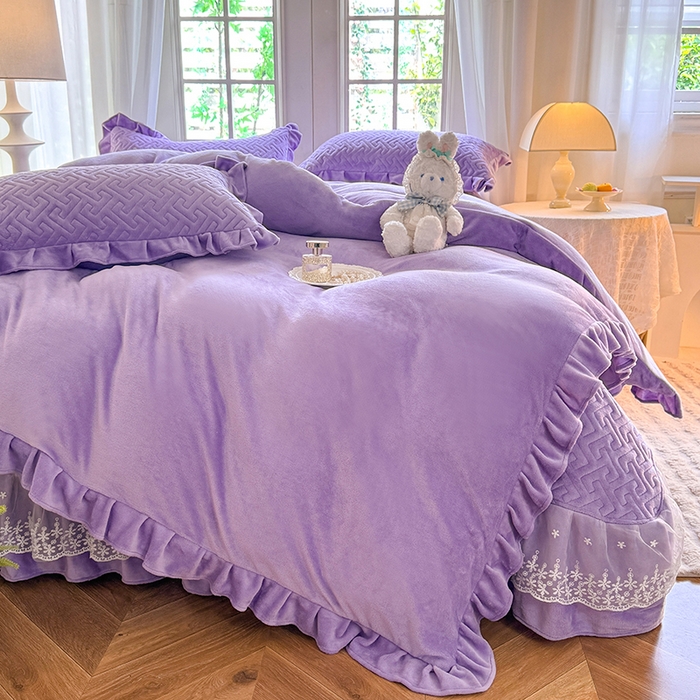 91家纺网 家纺一手货源 找家纺 优家居 2025秋冬高克重牛奶绒夹棉床盖四件套纯色蕾丝边花边刺绣法式公主风床裙款被套床罩夹棉床裙 香芋紫