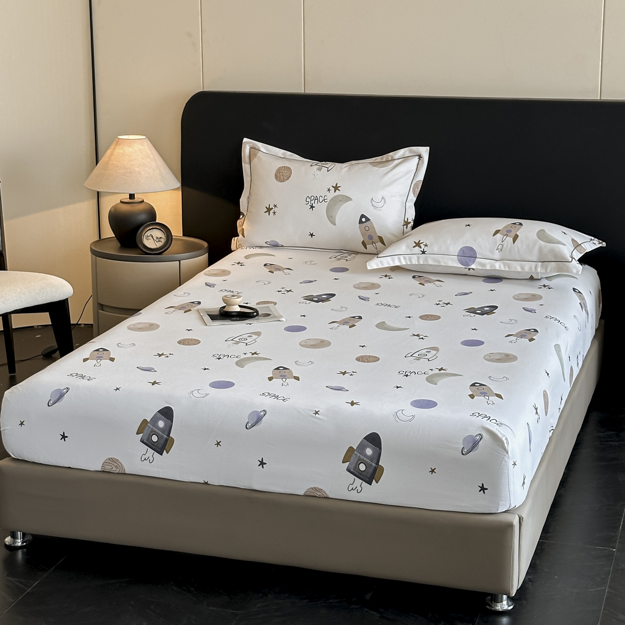 91家纺网 家纺一手货源 找家纺 大柏树 2025新款亲肤舒适全棉纯棉磨单床笠 床笠单件 遨游太空