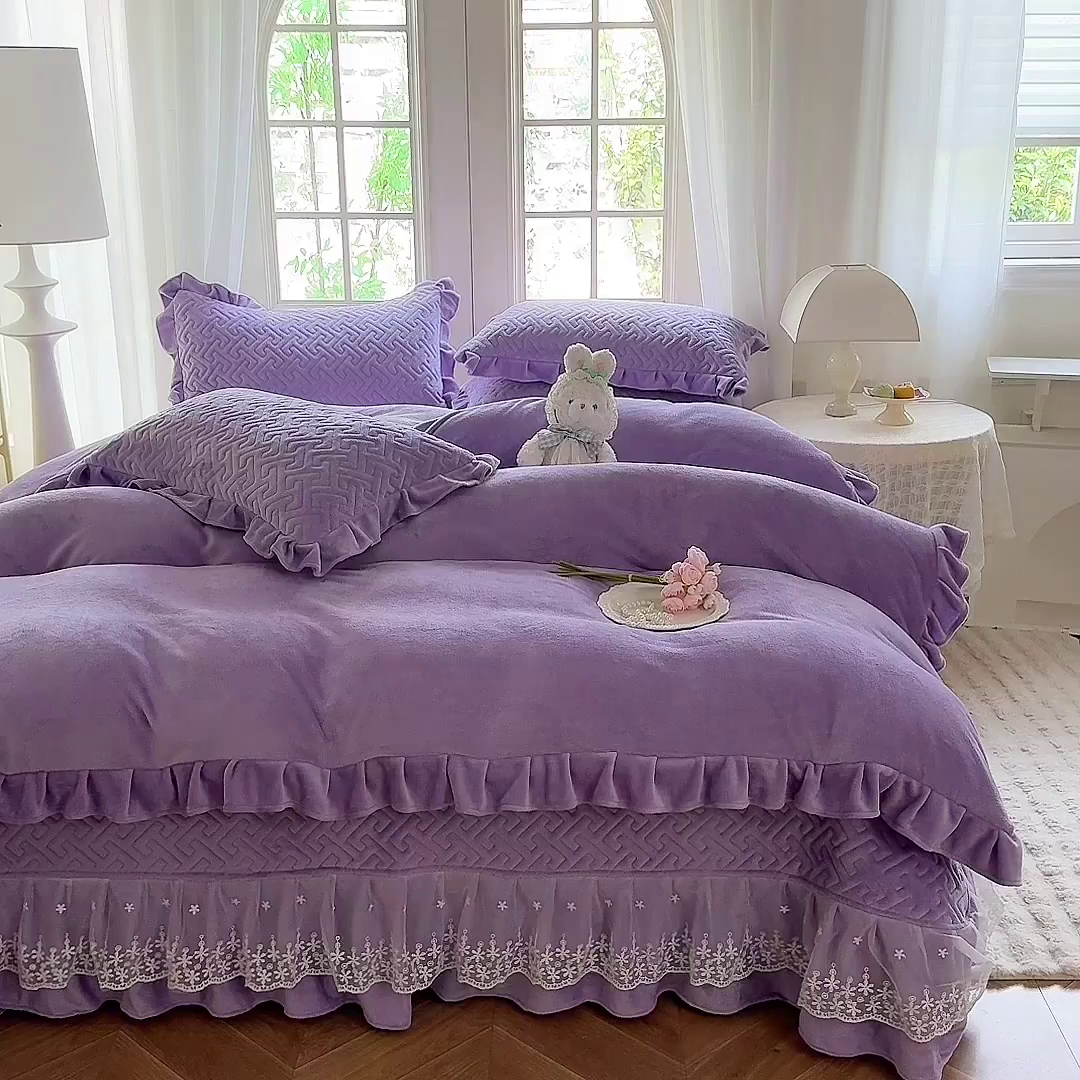 91家纺网 家纺一手货源 找家纺 优家居 2025秋冬高克重牛奶绒夹棉床盖四件套纯色蕾丝边花边刺绣法式公主风床裙款被套床罩夹棉床裙 香芋紫
