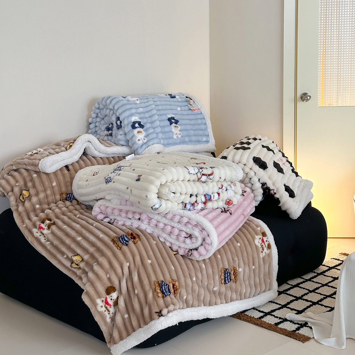 91家纺网 家纺一手货源 找家纺 （总）RYB红黄兰 2025新款设计师原创抽条280g兔兔绒羊羔绒加厚毛毯