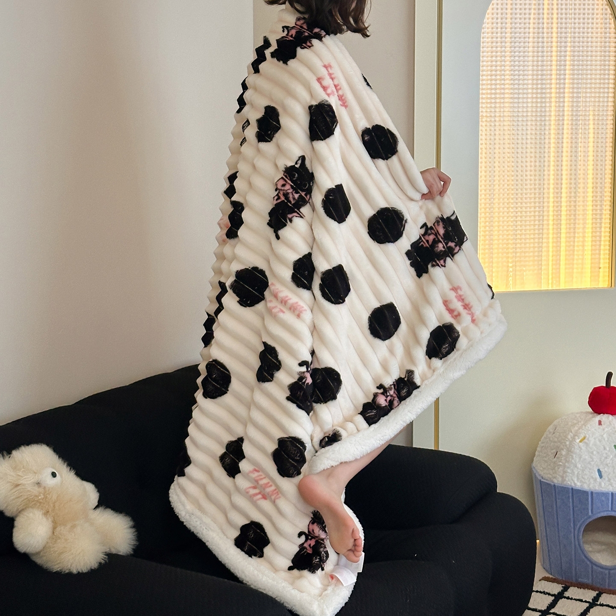 91家纺网 家纺一手货源 找家纺 RYB红黄兰 2025新款设计师原创抽条280g兔兔绒羊羔绒加厚毛毯 波点黑猫