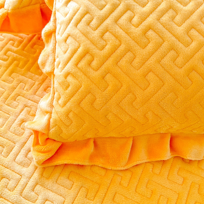 91家纺网 家纺一手货源 找家纺 优家居 2025秋冬高克重牛奶绒床盖夹棉床裙纯色蕾丝边花边刺绣法式公主风床罩夹棉床盖 奶酪黄