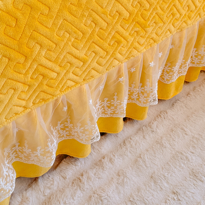 91家纺网 家纺一手货源 找家纺 优家居 2025秋冬高克重牛奶绒床盖夹棉床裙纯色蕾丝边花边刺绣法式公主风床罩夹棉床盖 奶酪黄