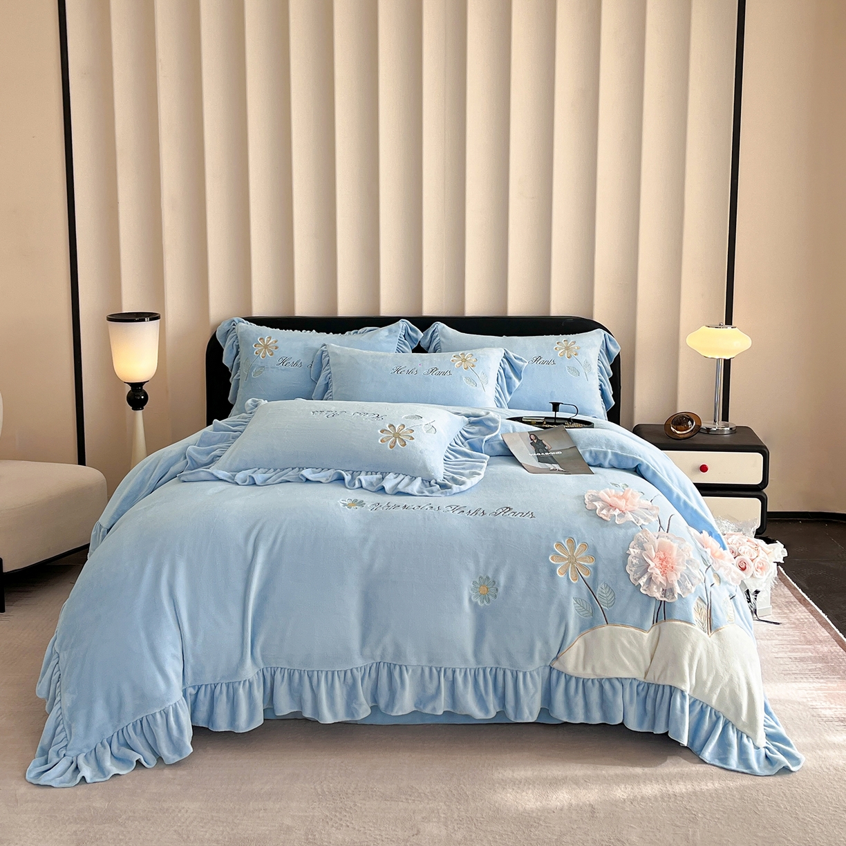 爱家（原缔乐家纺） 2025新款A类高克重牛奶绒立体花刺绣四件套-花蜜 花蜜-天空兰