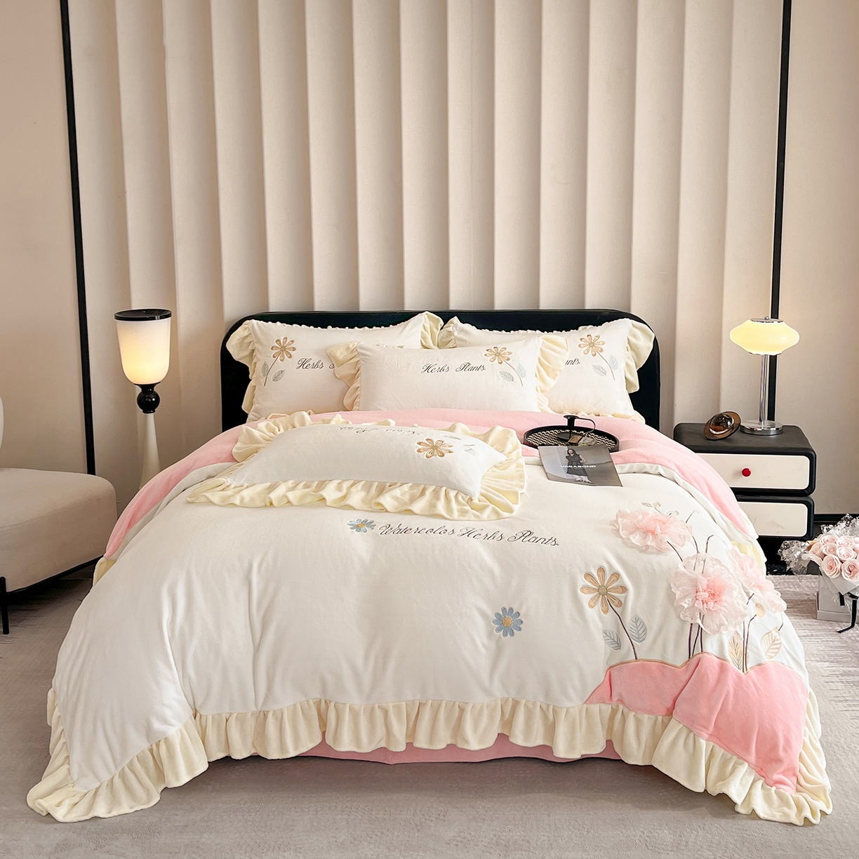 爱家（原缔乐家纺） 2025新款A类高克重牛奶绒立体花刺绣四件套-花蜜 花蜜-奶昔白