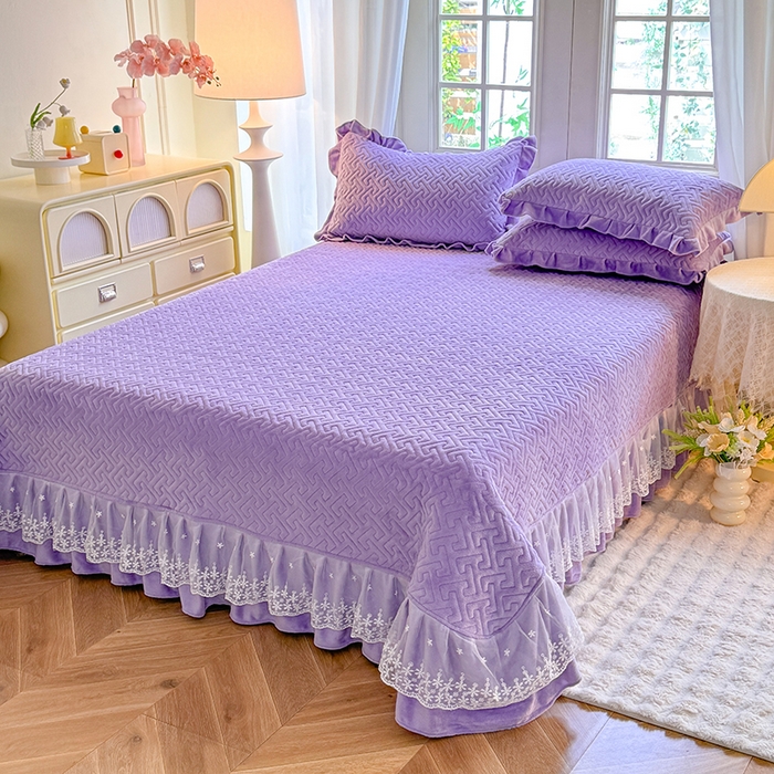 91家纺网 家纺一手货源 找家纺 优家居 2025秋冬高克重牛奶绒床盖夹棉床裙纯色蕾丝边花边刺绣法式公主风床罩夹棉床盖 香芋紫