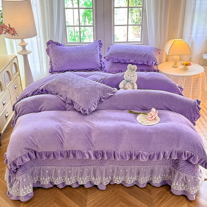 91家纺网 家纺一手货源 找家纺 优家居 2025秋冬高克重牛奶绒床盖夹棉床裙纯色蕾丝边花边刺绣法式公主风床罩夹棉床盖 香芋紫