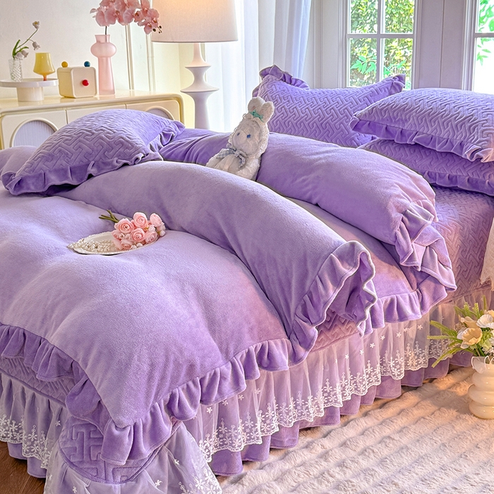 91家纺网 家纺一手货源 找家纺 优家居 2025秋冬高克重牛奶绒床盖夹棉床裙纯色蕾丝边花边刺绣法式公主风床罩夹棉床盖 香芋紫