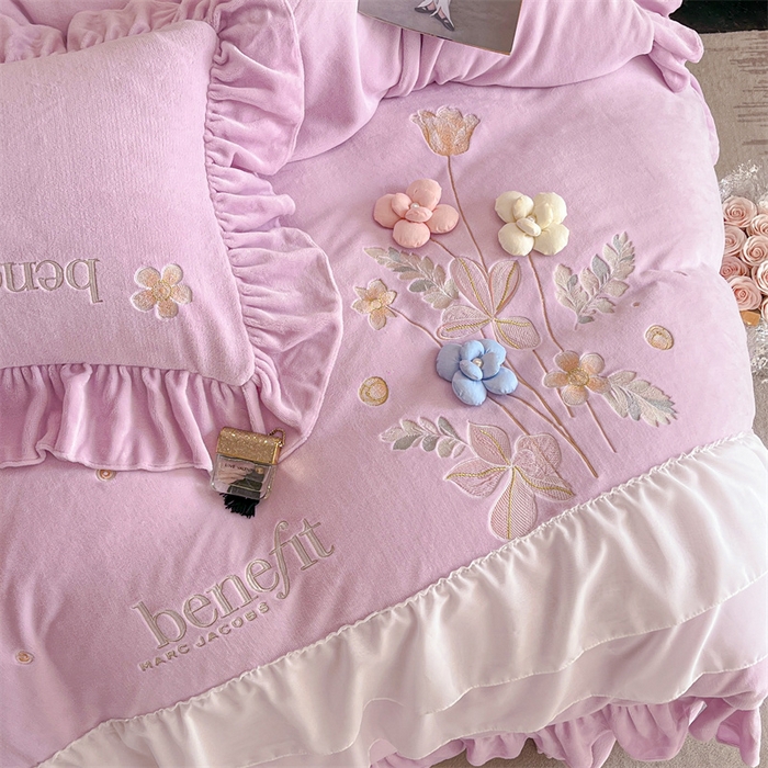 91家纺网 家纺一手货源 找家纺 （总）爱家（原缔乐家纺） 2025新款A类高克重牛奶绒立体花刺绣四件套-艾丽莎