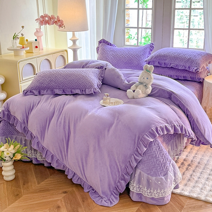 91家纺网 家纺一手货源 找家纺 优家居 2025秋冬高克重牛奶绒床盖夹棉床裙纯色蕾丝边花边刺绣法式公主风床罩夹棉床盖 香芋紫