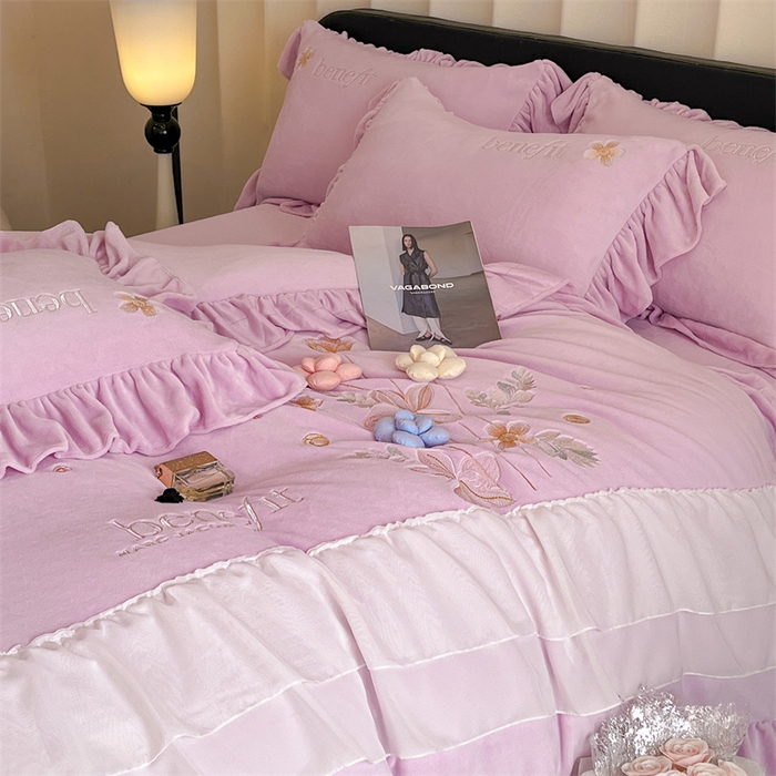 91家纺网 家纺一手货源 找家纺 （总）爱家（原缔乐家纺） 2025新款A类高克重牛奶绒立体花刺绣四件套-艾丽莎