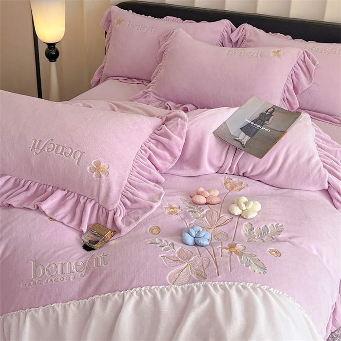 91家纺网 家纺一手货源 找家纺 爱家（原缔乐家纺） 2025新款A类高克重牛奶绒立体花刺绣四件套-艾丽莎 艾丽莎-梦幻紫