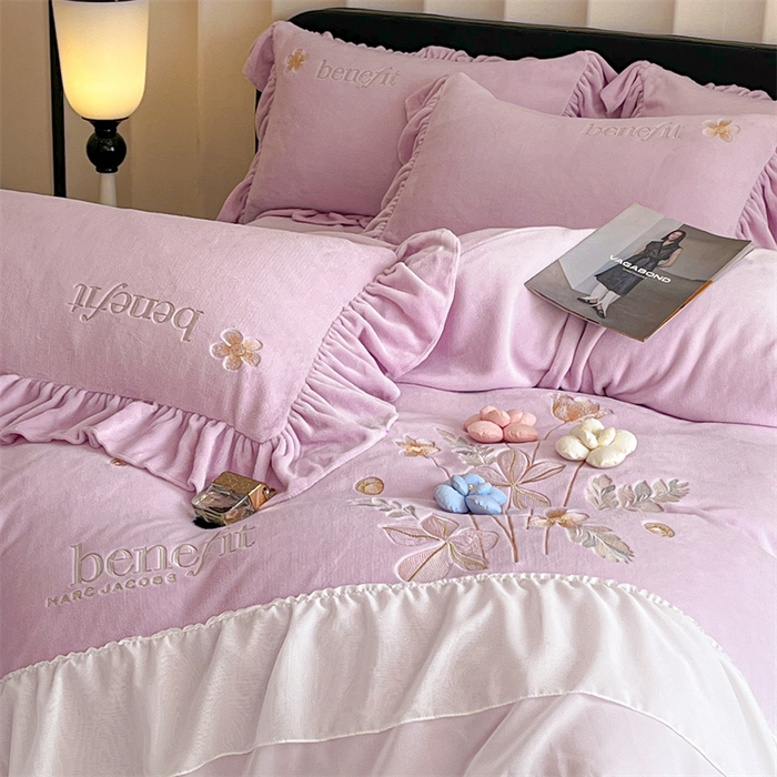 91家纺网 家纺一手货源 找家纺 爱家（原缔乐家纺） 2025新款A类高克重牛奶绒立体花刺绣四件套-艾丽莎 艾丽莎-梦幻紫