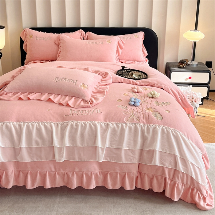 91家纺网 家纺一手货源 找家纺 爱家（原缔乐家纺） 2025新款A类高克重牛奶绒立体花刺绣四件套-艾丽莎 艾丽莎-公主粉