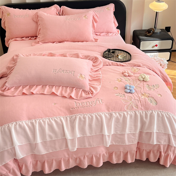 91家纺网 家纺一手货源 找家纺 爱家（原缔乐家纺） 2025新款A类高克重牛奶绒立体花刺绣四件套-艾丽莎 艾丽莎-公主粉