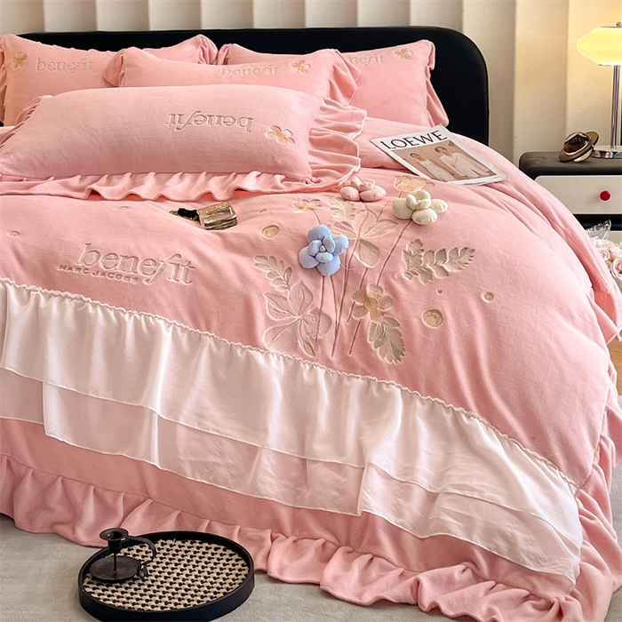 91家纺网 家纺一手货源 找家纺 爱家（原缔乐家纺） 2025新款A类高克重牛奶绒立体花刺绣四件套-艾丽莎 艾丽莎-公主粉