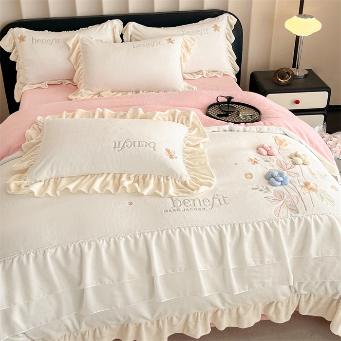 91家纺网 家纺一手货源 找家纺 爱家（原缔乐家纺） 2025新款A类高克重牛奶绒立体花刺绣四件套-艾丽莎 艾丽莎-奶昔白