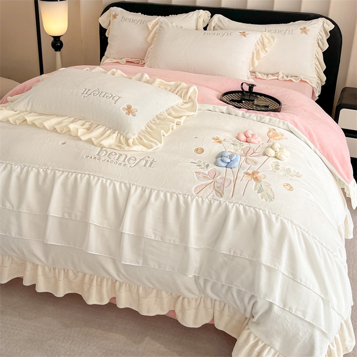 91家纺网 家纺一手货源 找家纺 爱家（原缔乐家纺） 2025新款A类高克重牛奶绒立体花刺绣四件套-艾丽莎 艾丽莎-奶昔白