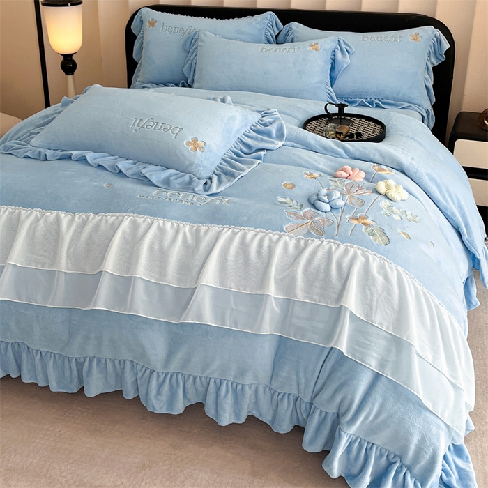 91家纺网 家纺一手货源 找家纺 爱家（原缔乐家纺） 2025新款A类高克重牛奶绒立体花刺绣四件套-艾丽莎 艾丽莎-天空兰