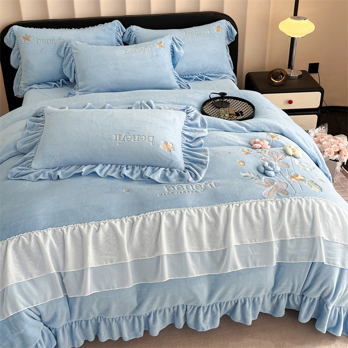 91家纺网 家纺一手货源 找家纺 爱家（原缔乐家纺） 2025新款A类高克重牛奶绒立体花刺绣四件套-艾丽莎 艾丽莎-天空兰