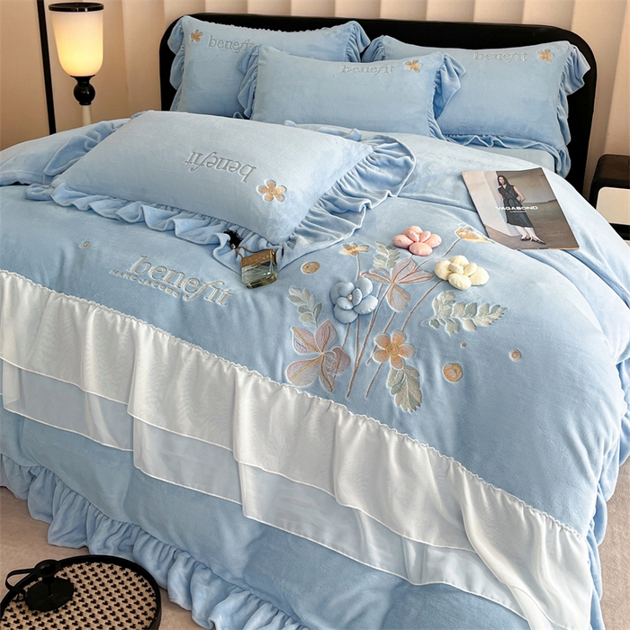 91家纺网 家纺一手货源 找家纺 爱家（原缔乐家纺） 2025新款A类高克重牛奶绒立体花刺绣四件套-艾丽莎 艾丽莎-天空兰