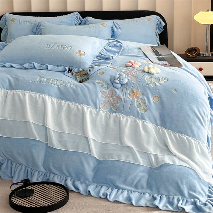 91家纺网 家纺一手货源 找家纺 爱家（原缔乐家纺） 2025新款A类高克重牛奶绒立体花刺绣四件套-艾丽莎 艾丽莎-天空兰