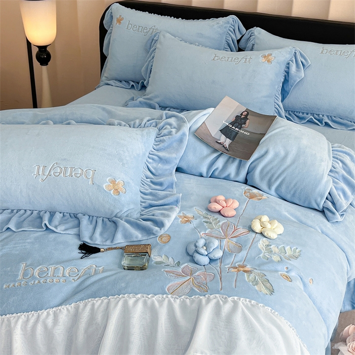 91家纺网 家纺一手货源 找家纺 爱家（原缔乐家纺） 2025新款A类高克重牛奶绒立体花刺绣四件套-艾丽莎 艾丽莎-天空兰