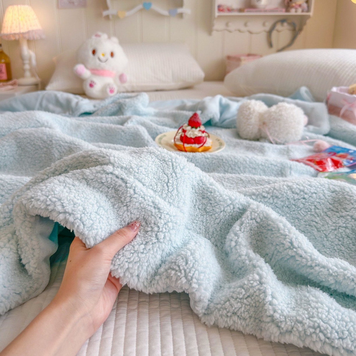 91家纺网 家纺一手货源 找家纺 顾里家纺 2025新款韩系糯叽叽纯色羊羔绒毯毯子 冰椰蓝