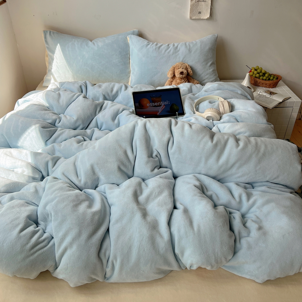 91家纺网 家纺一手货源 找家纺 （总）六巷胡同 2025新款INS博主风纯色双拼A类牛奶绒四件套