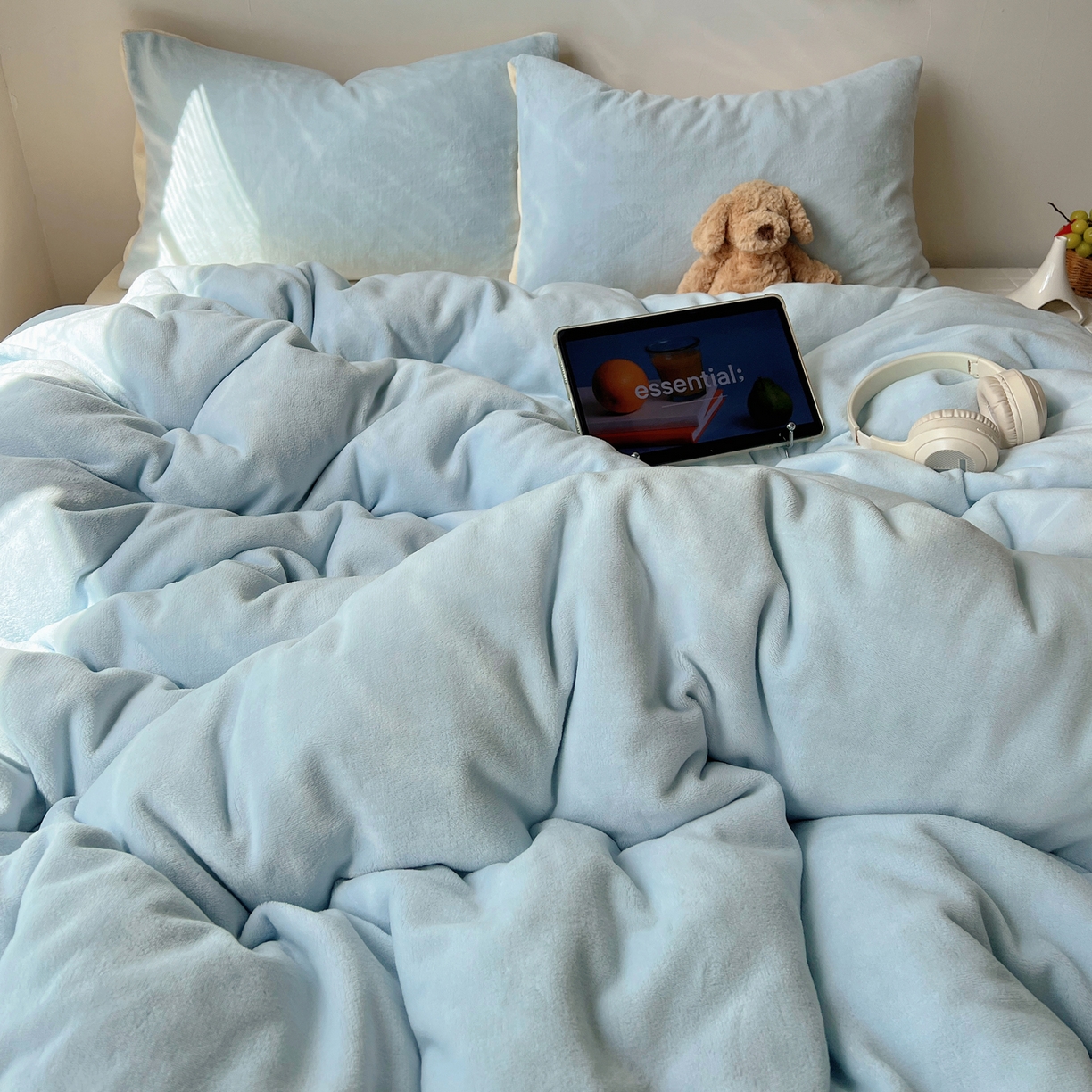 91家纺网 家纺一手货源 找家纺 （总）六巷胡同 2025新款INS博主风纯色双拼A类牛奶绒四件套