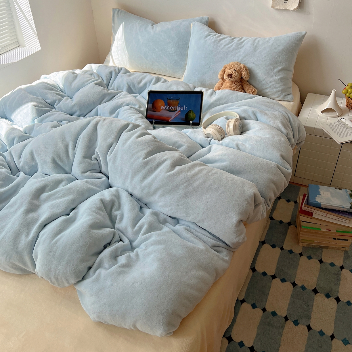 91家纺网 家纺一手货源 找家纺 （总）六巷胡同 2025新款INS博主风纯色双拼A类牛奶绒四件套