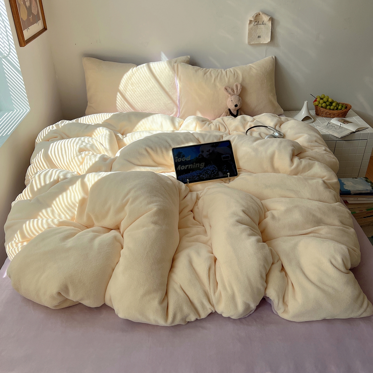 91家纺网 家纺一手货源 找家纺 六巷胡同 2025新款INS博主风纯色双拼A类牛奶绒四件套 奶酪紫薯