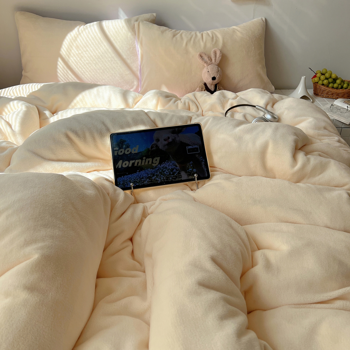 91家纺网 家纺一手货源 找家纺 六巷胡同 2025新款INS博主风纯色双拼A类牛奶绒四件套 奶酪紫薯