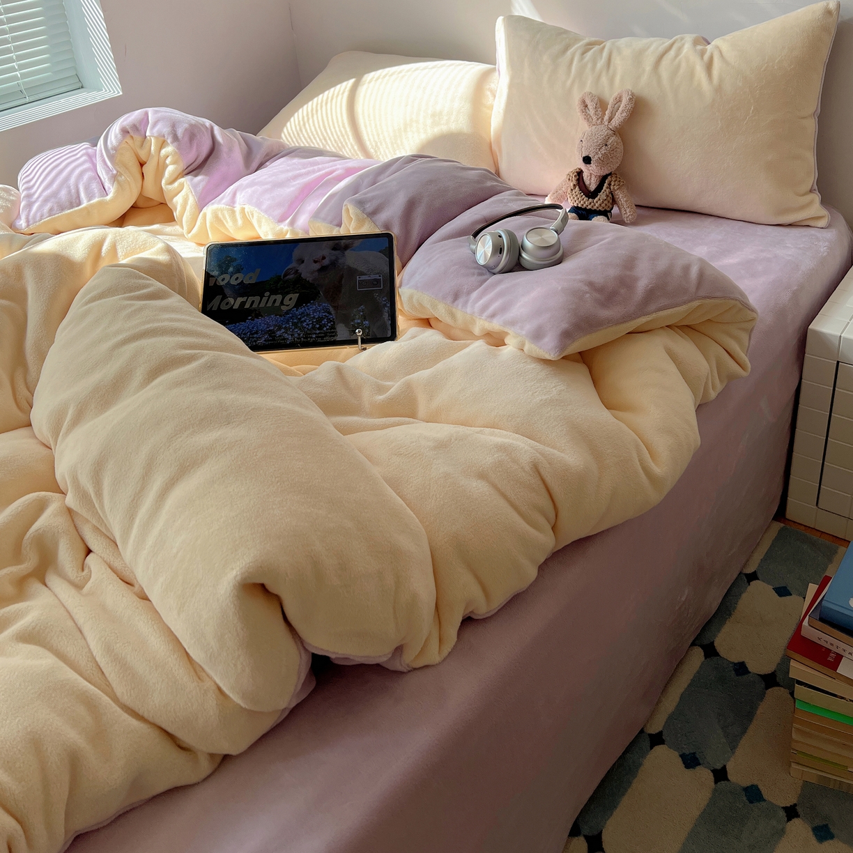 91家纺网 家纺一手货源 找家纺 六巷胡同 2025新款INS博主风纯色双拼A类牛奶绒四件套 奶酪紫薯