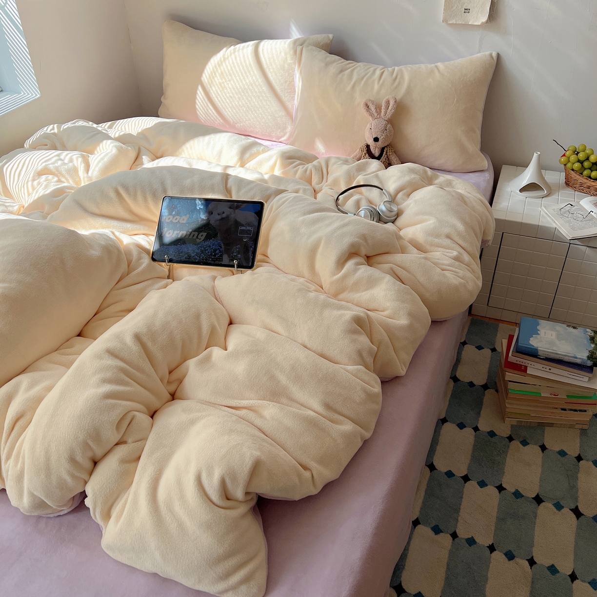 91家纺网 家纺一手货源 找家纺 六巷胡同 2025新款INS博主风纯色双拼A类牛奶绒四件套 奶酪紫薯