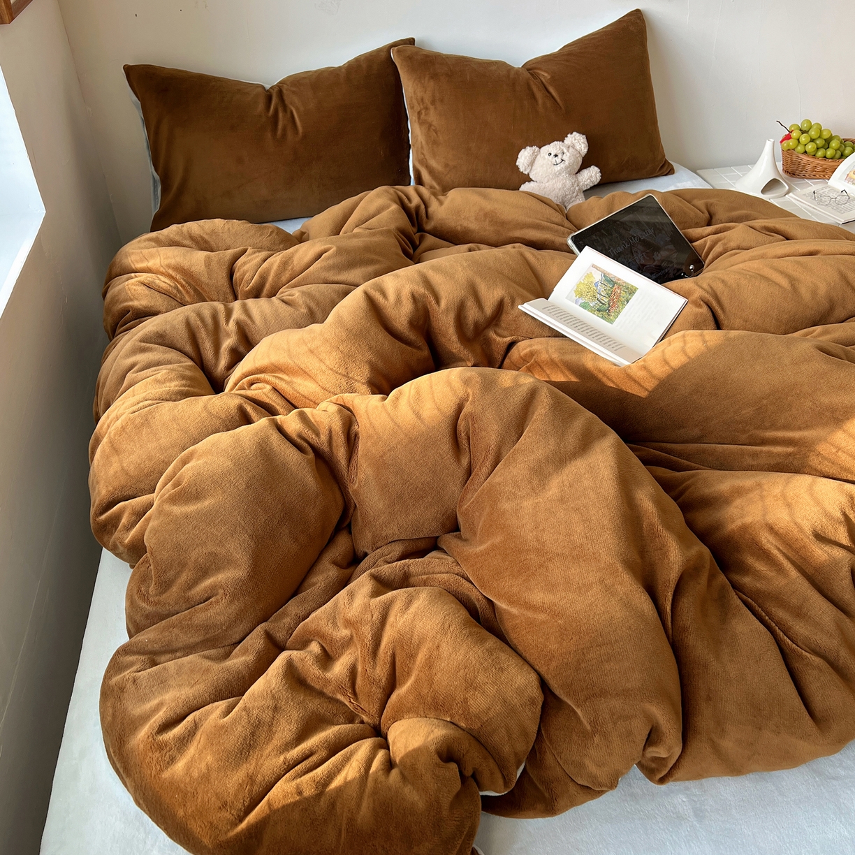 91家纺网 家纺一手货源 找家纺 六巷胡同 2025新款INS博主风纯色双拼A类牛奶绒四件套 可可海盐