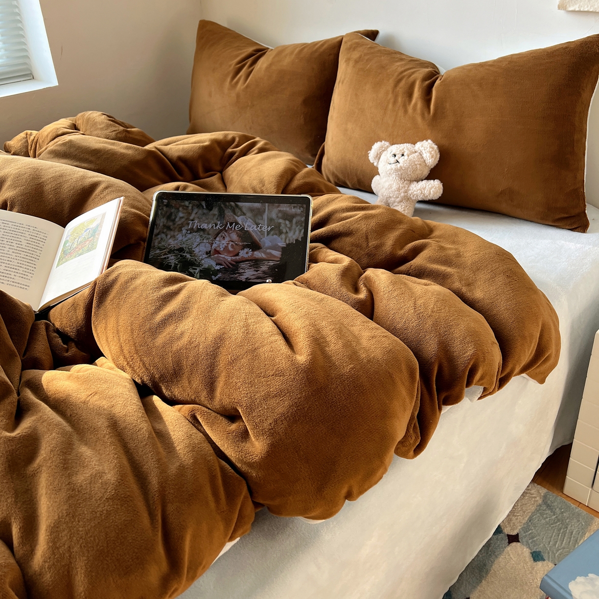 91家纺网 家纺一手货源 找家纺 六巷胡同 2025新款INS博主风纯色双拼A类牛奶绒四件套 可可海盐