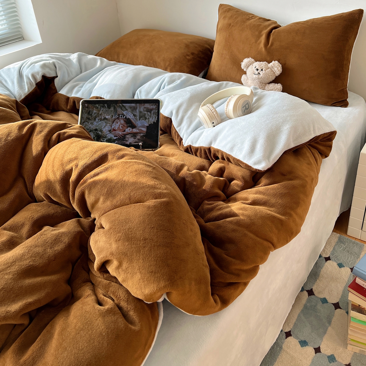 91家纺网 家纺一手货源 找家纺 六巷胡同 2025新款INS博主风纯色双拼A类牛奶绒四件套 可可海盐