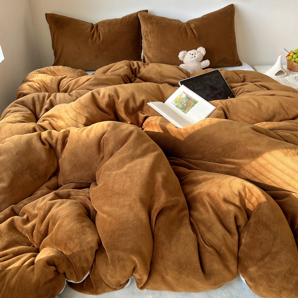 91家纺网 家纺一手货源 找家纺 六巷胡同 2025新款INS博主风纯色双拼A类牛奶绒四件套 可可海盐