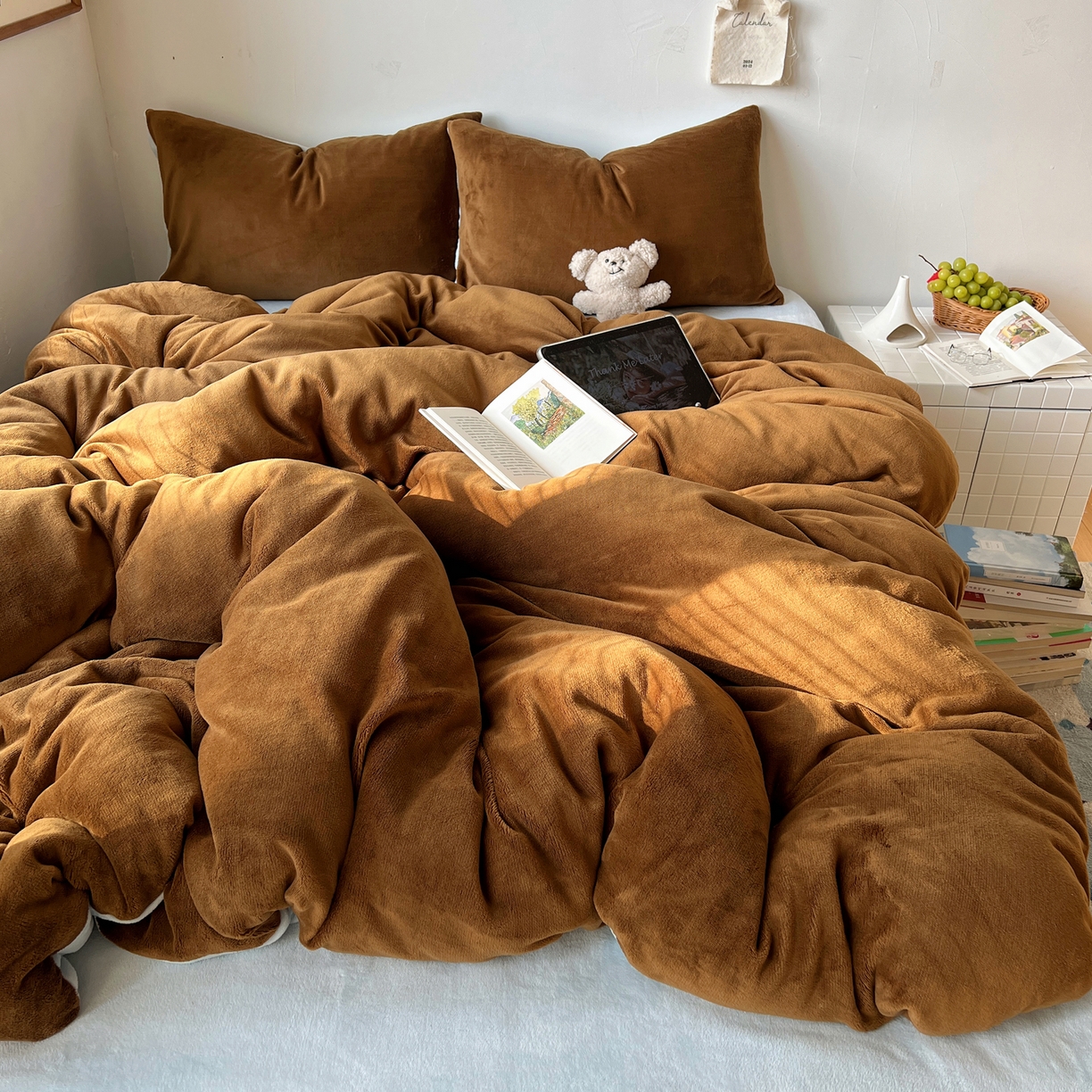 91家纺网 家纺一手货源 找家纺 六巷胡同 2025新款INS博主风纯色双拼A类牛奶绒四件套 可可海盐