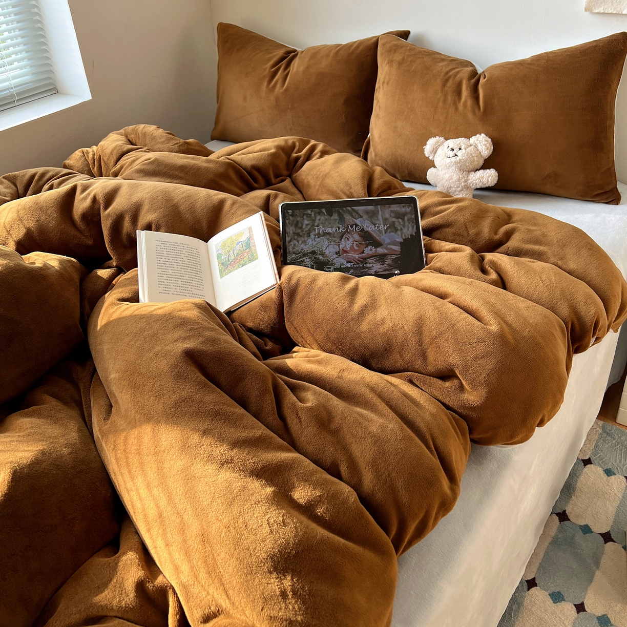 91家纺网 家纺一手货源 找家纺 六巷胡同 2025新款INS博主风纯色双拼A类牛奶绒四件套 可可海盐