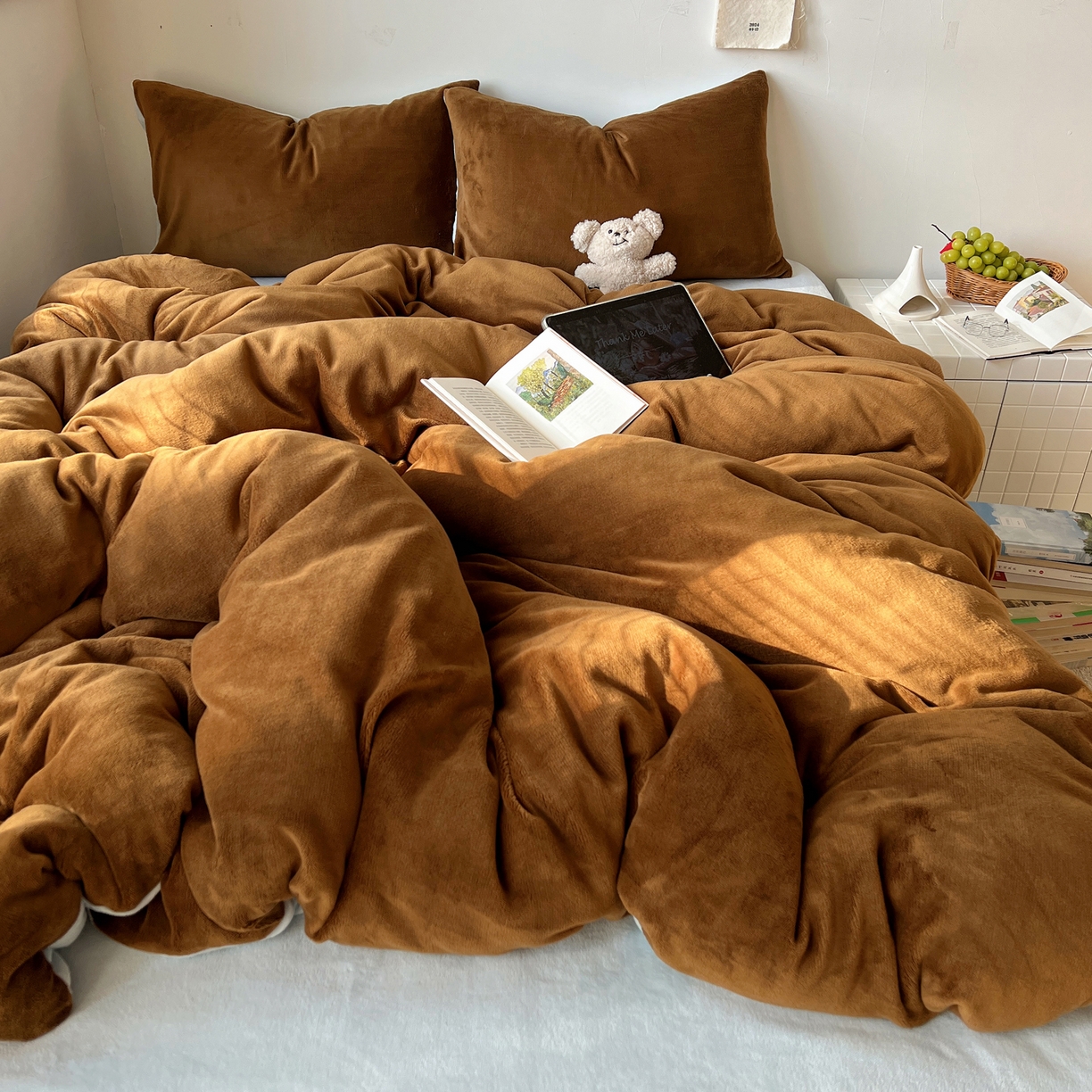 91家纺网 家纺一手货源 找家纺 六巷胡同 2025新款INS博主风纯色双拼A类牛奶绒四件套 可可海盐