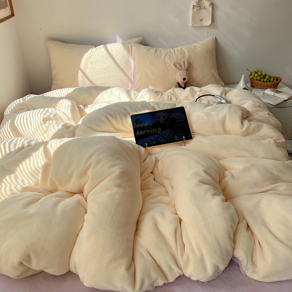 91家纺网 家纺一手货源 找家纺 六巷胡同 2025新款INS博主风纯色双拼A类牛奶绒四件套 奶酪紫薯